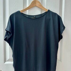 Uniqlo - Black Short Cap Sleeve Top/Tee - Size Small